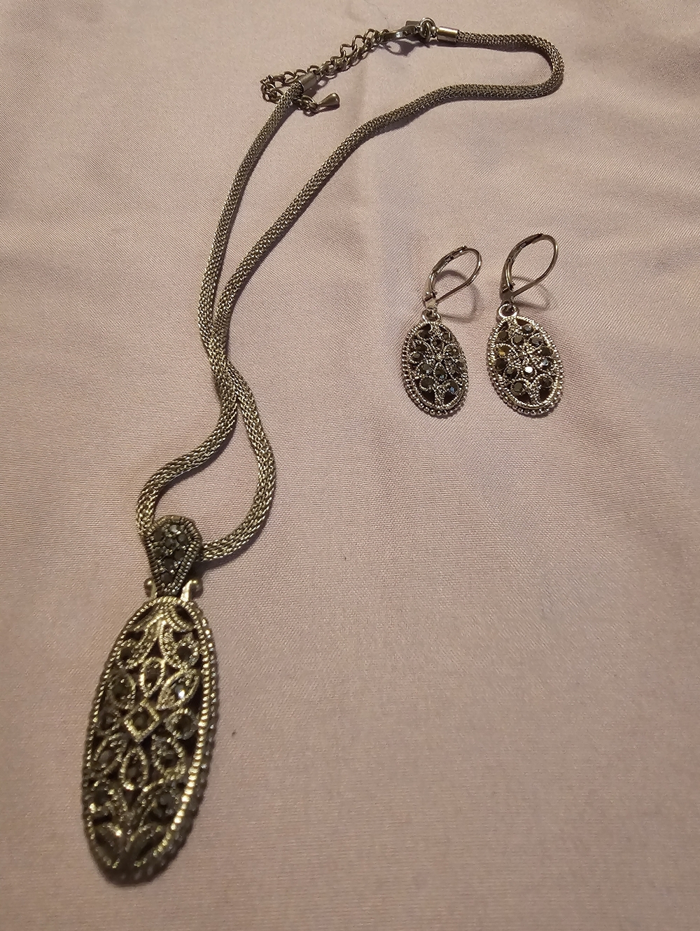 Vintage-Style Silver Filigree Pendant Necklace And Matching Earrings